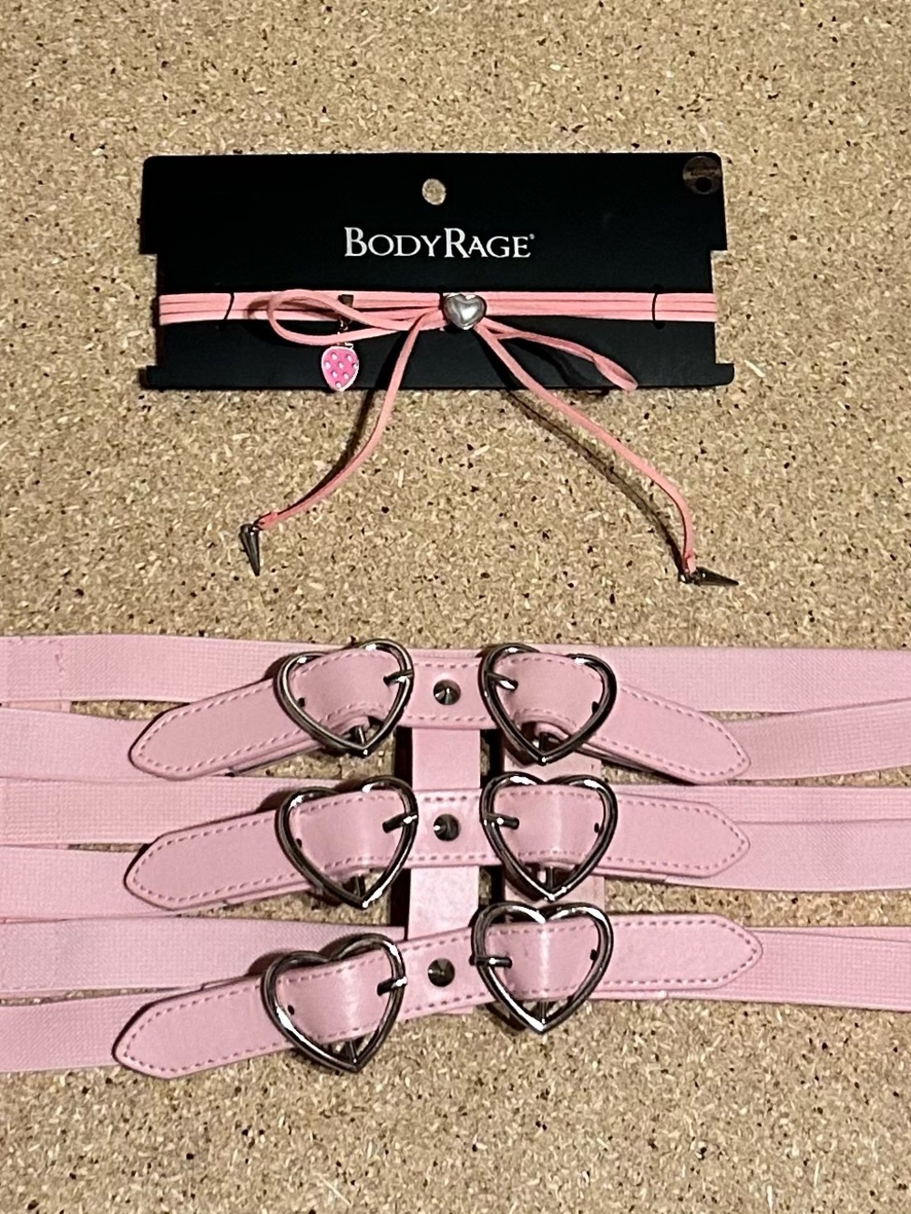 Plus-Size Triple Heart Belt + Strawberry Choker Set - Picture 2 of 6